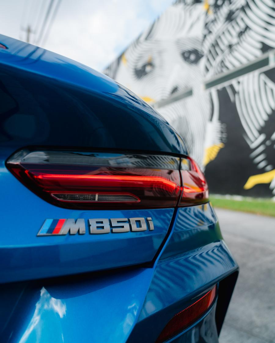 Логотип BMW M850i xDrive Convertible (G14) 2019 года  (NA) (фото 56 из 59)